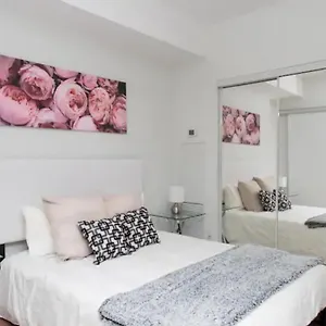 Apartment Kashaneh At Ice, Toronto